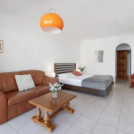 Al فندق لوكارنو