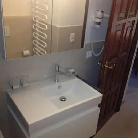 Al فندق لوكارنو