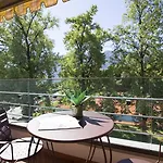 Al Hotel